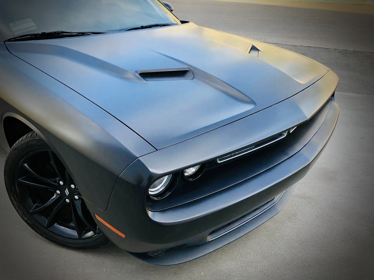 Dodge Challenger - oklejanie folią wrap